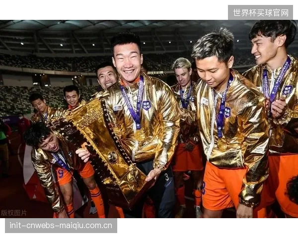 板仓滉与富安健洋的中卫组合默契度提升,将是日本队控制后场犯规数的关键。 板仓滉与富安健洋的中卫组合默契度提升,将是日本队控制后场犯规数的关键。
